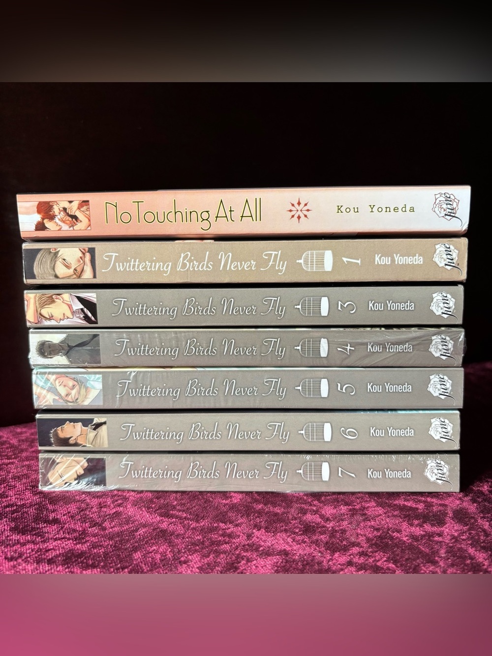 Twittering Birds Never Fly, No Touching At All Manga set